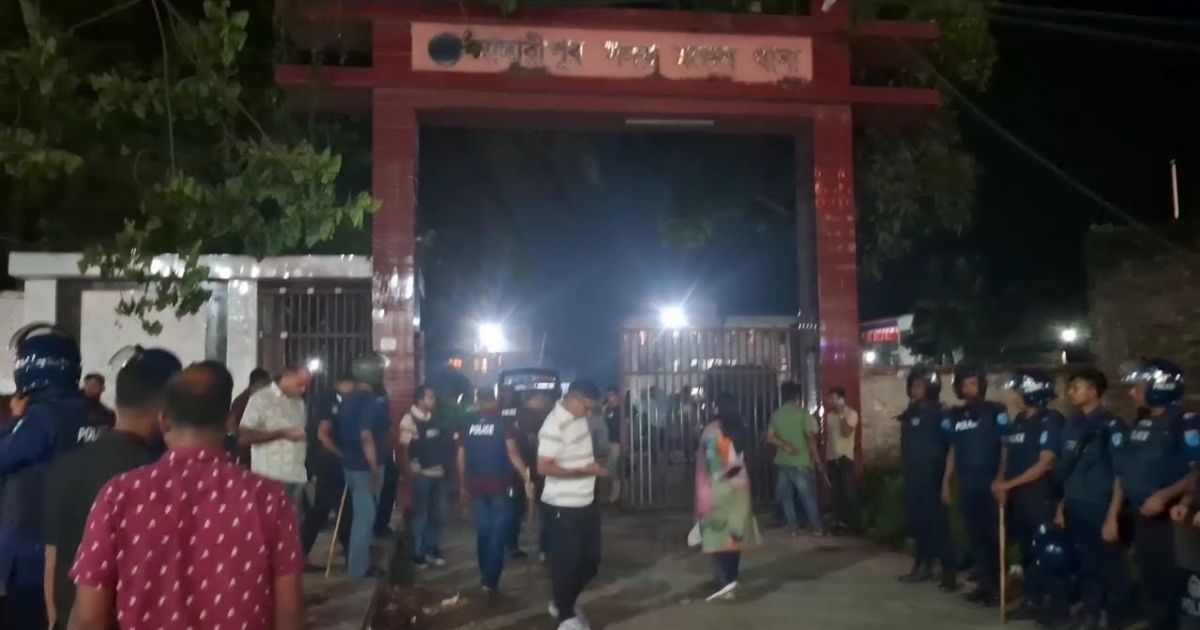 মাদারীপুরে থানা থেকে ২ আসামি ছিনিয়ে নেওয়ার চেষ্টার অভিযোগে আটক ৭