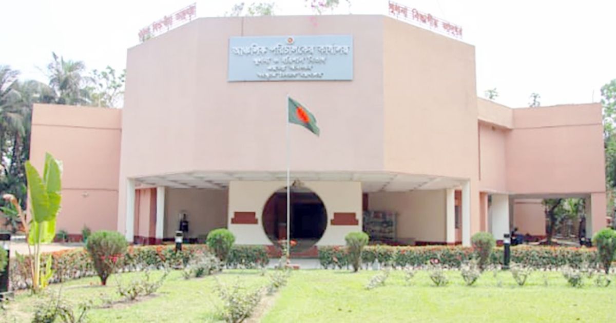Khulna-Divisional-Museum-is-bustling-with-visitors