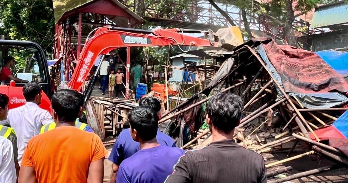 Evacuation-of-illegal-shops-to-solve-encroachment-and-traffic-congestion-in-Kulaura