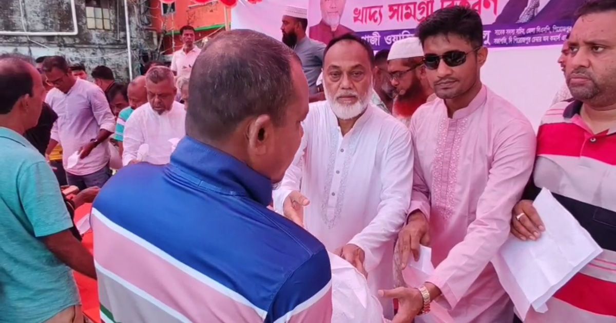 Distribution-of-food-items-to-the-needy-on-the-occasion-of-the-45th-martyrdom-anniversary-of-Martyr-President-Ziaur-Rahman-in-Pirojpur
