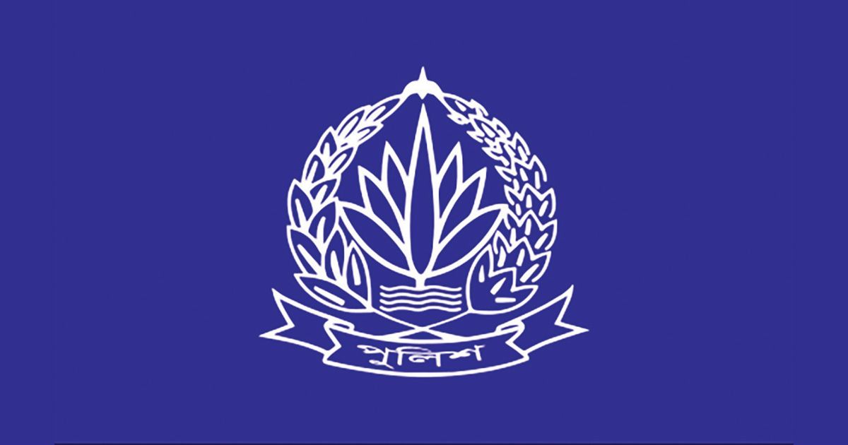 The-police-are-returning-in-dark-blue-khaki-uniforms