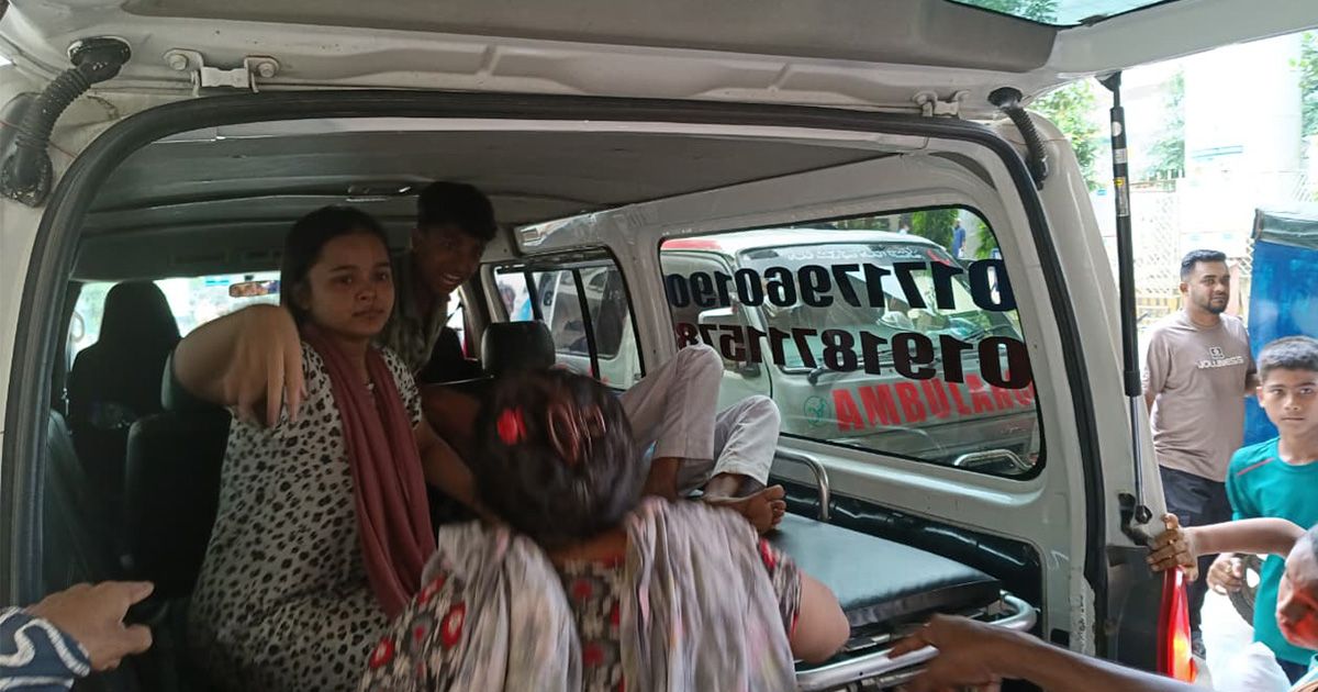 Clashes-centered-on-dominance-in-Comilla-injured-5-students-including-gunshots