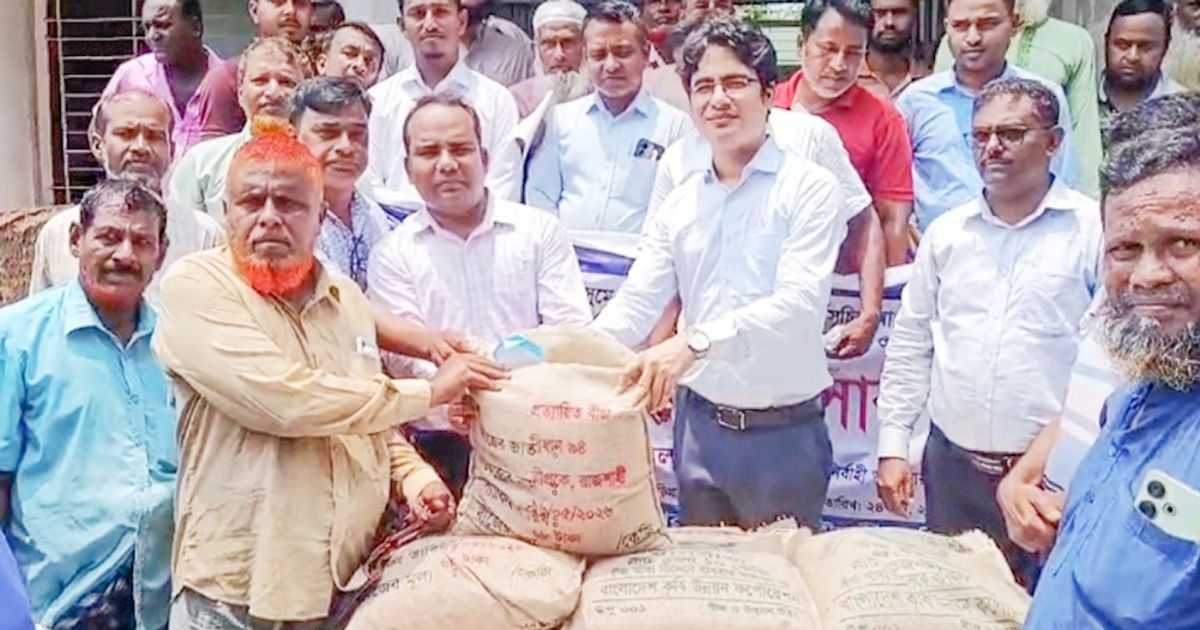Distribution-of-fertilizers-and-seeds-of-Agriculture-Extension-Department-among-1500-farmers-in-Roumari