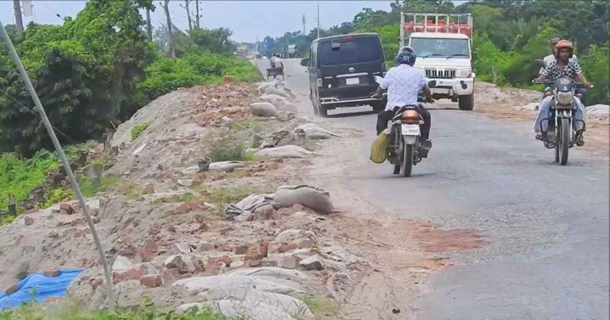 ঢাকা-বেনাপোল ও নড়াইল অংশের মহাসড়ক সরু হওয়ায় বাড়ছে দুর্ঘটনা