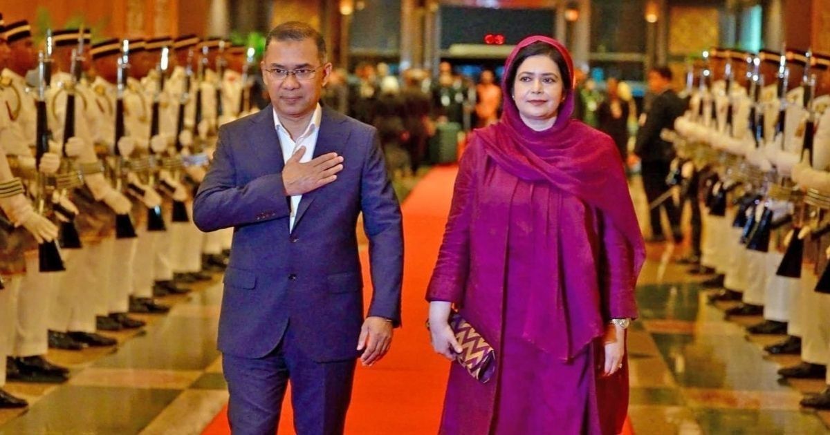 The-Prime-Minister-is-returning-home-at-night-with-instructions-not-to-have-a-showdown