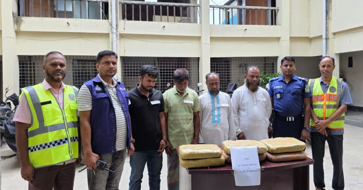 4-arrested-with-15-kg-of-ganja-in-Jamalpur