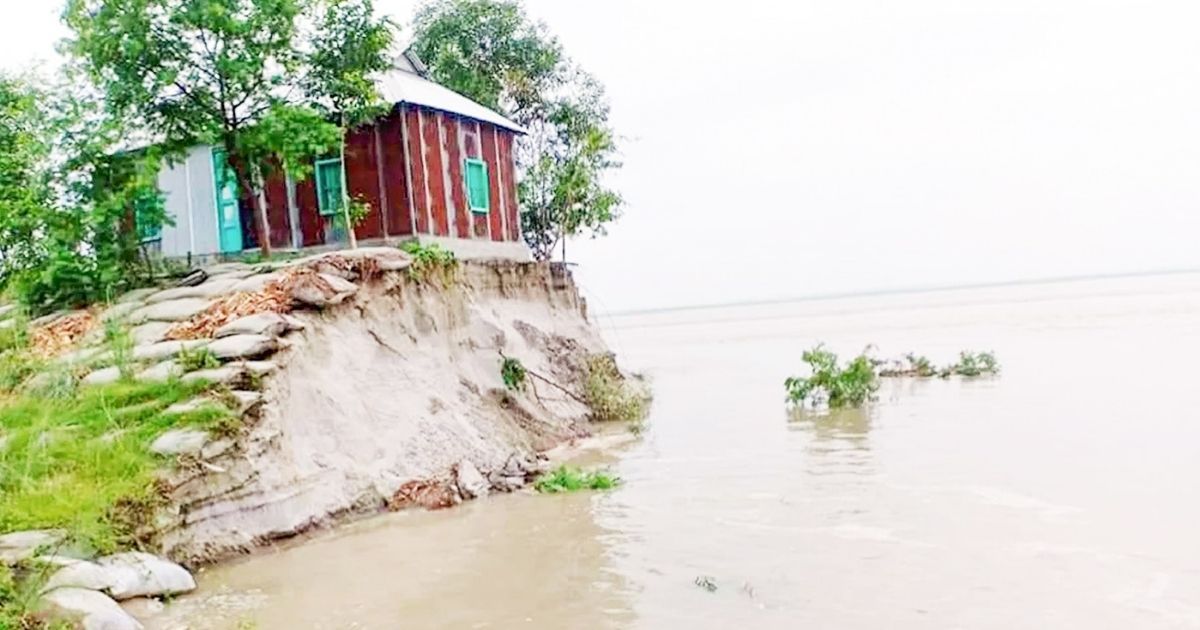 In-Sirajganj-peoples-dreams-memories-and-existence-are-being-swallowed-by-the-fear-of-Yamuna-thousands-of-people-on-the-banks-of-the-river