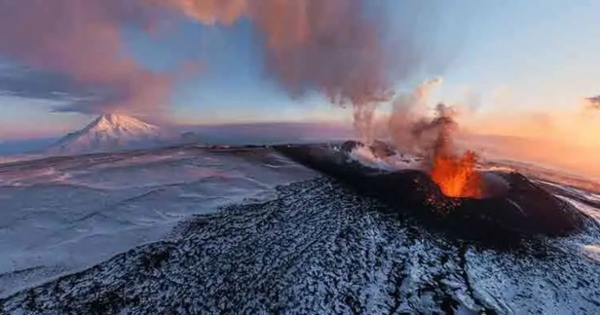 Gold-worth-billions-of-rupees-is-spreading-from-the-volcano