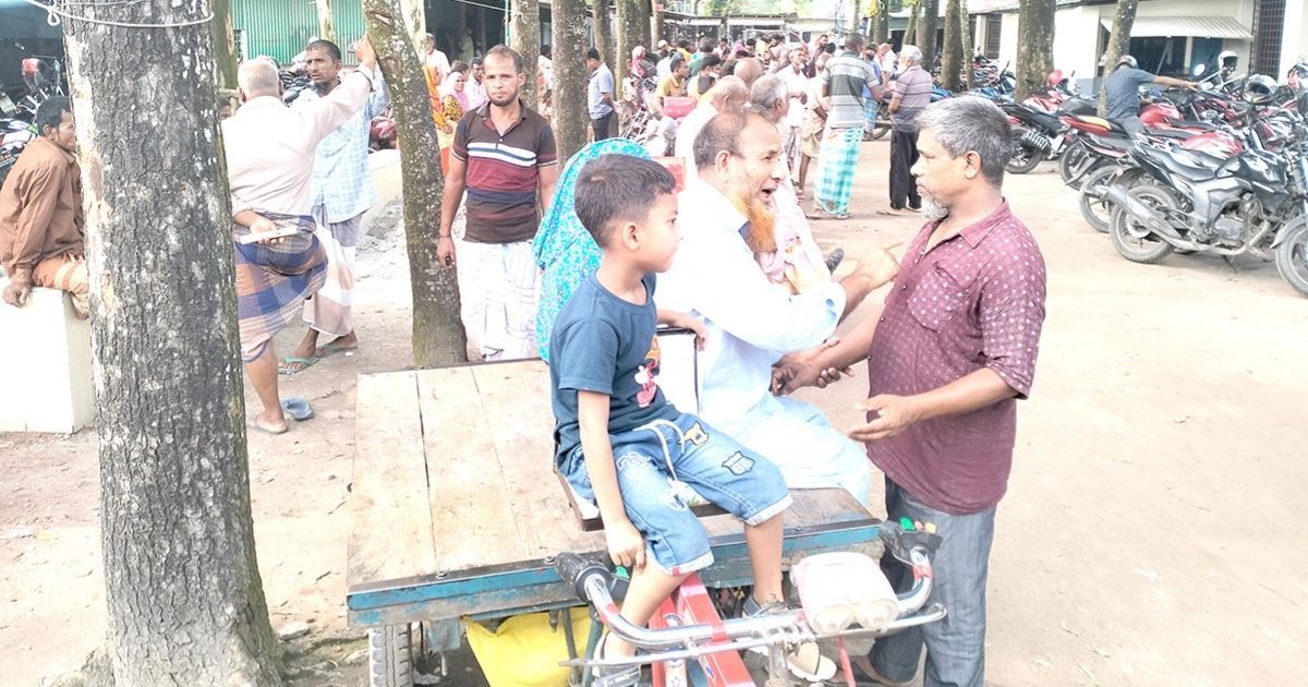 Kishoreganj-sub-registry-office-open-2-days-a-week-buyers-and-sellers-of-land-suffer
