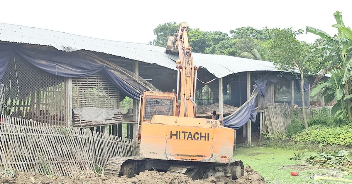 The-administration-demolished-the-illegal-structures-in-the-eviction-operation-in-Rajbaris-Goland