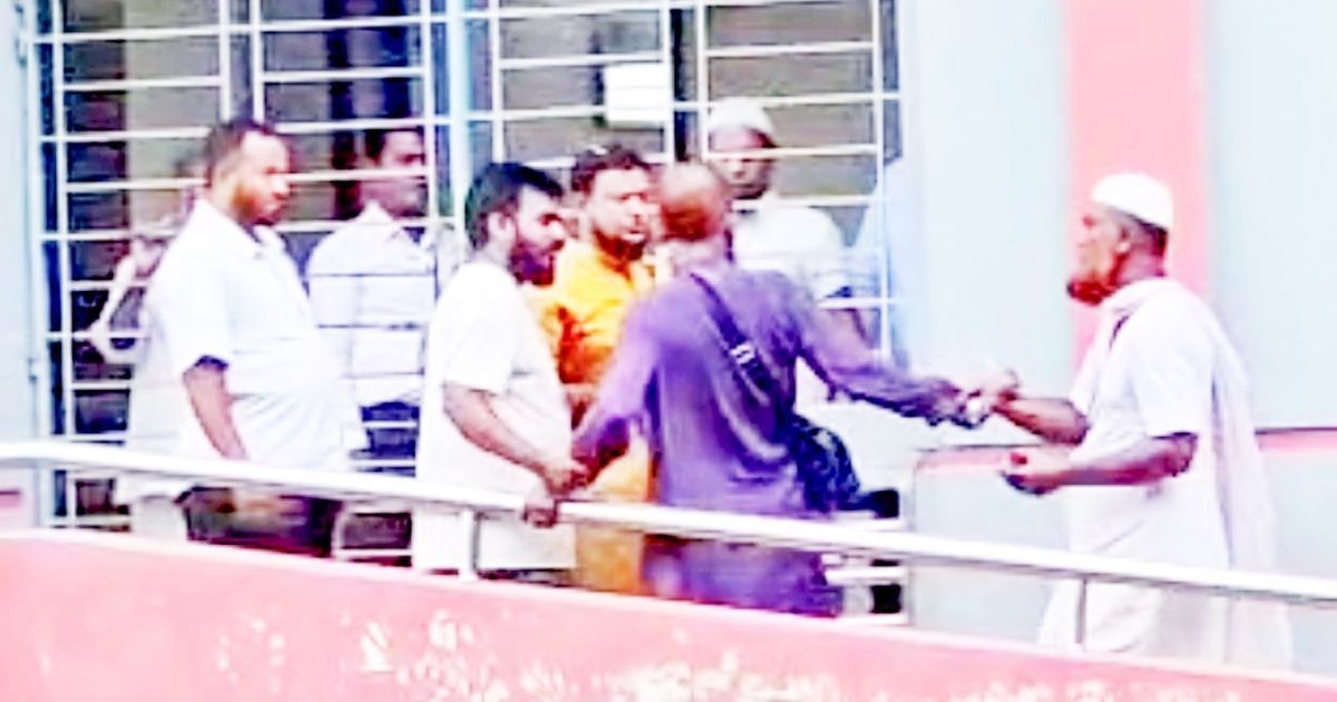 The-video-of-the-head-teachers-slander-in-the-school-is-viral-severe-criticism-in-Sirajganj
