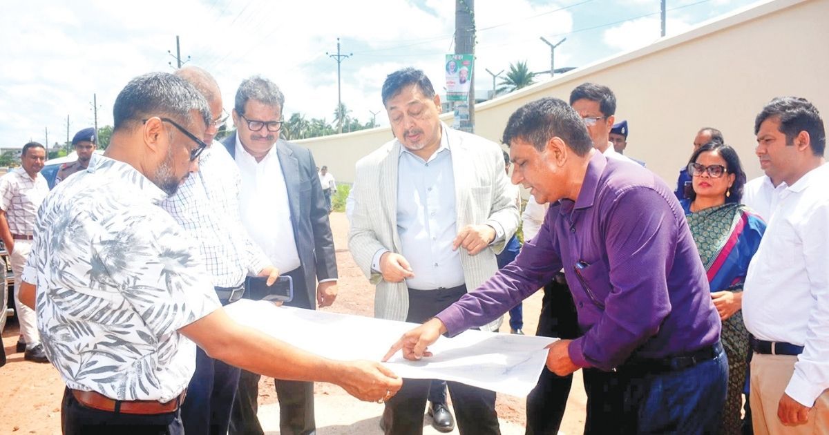 Cabinet-Secretary-inspecting-Khulna-Shipyard-Road-Widening-Project