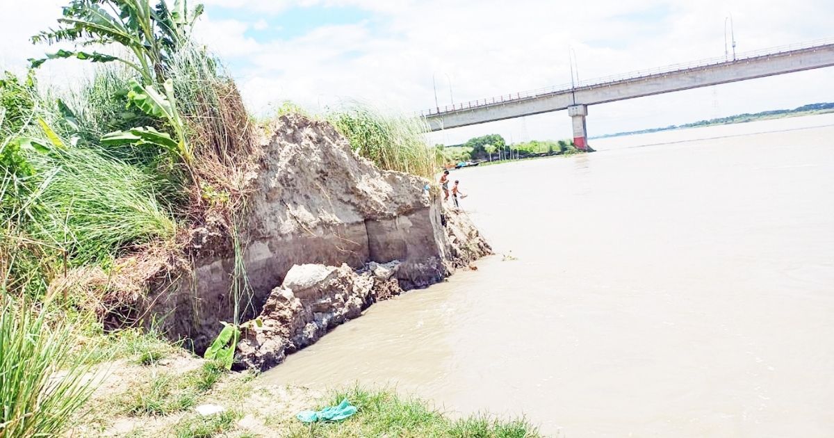 97-Crore-bridge-of-Ariyal-Khan-River-in-Shivchar-is-at-risk-of-erosion