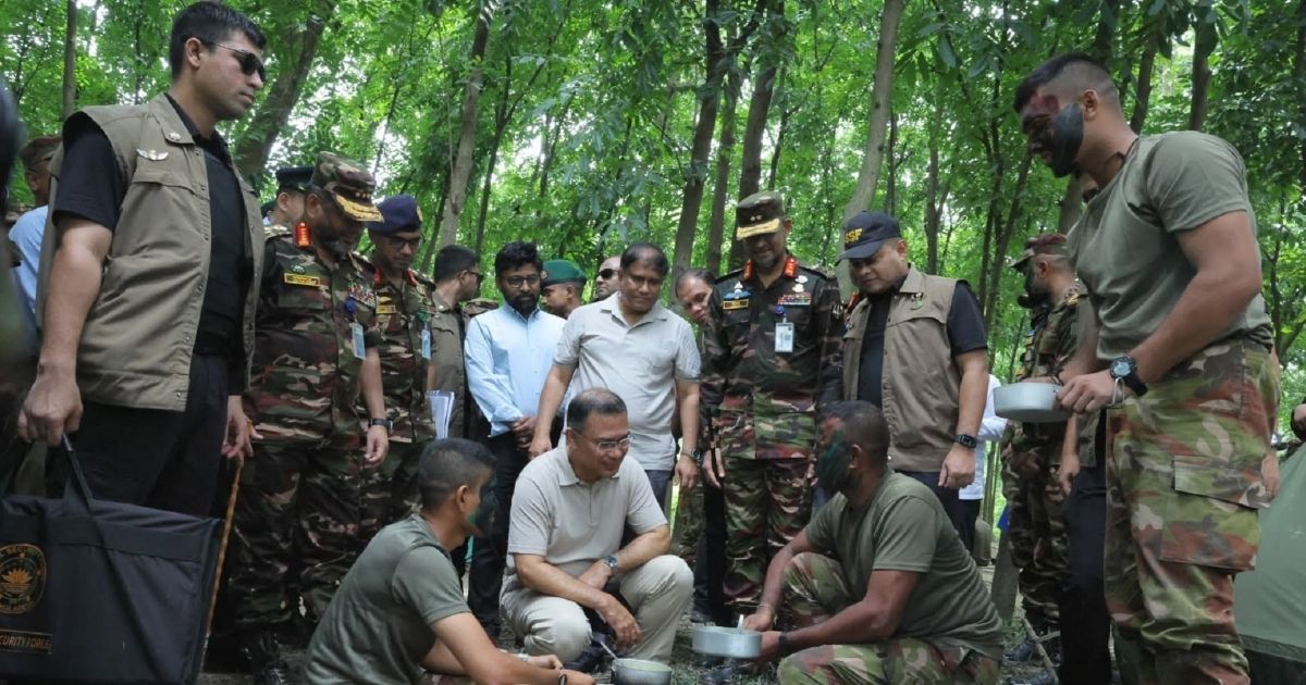সেনাবাহিনীর মহড়ায় আকস্মিক পরিদর্শনে প্রধানমন্ত্রী