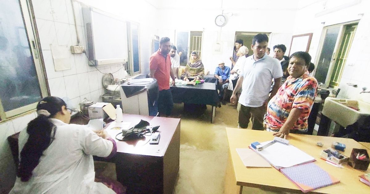 Incessant-rain-in-Boalkhali-has-disrupted-hospital-treatment