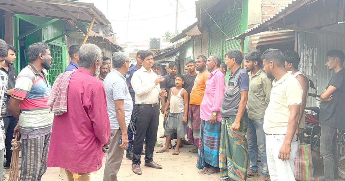 মাগুরায় অনিয়মের অভিযোগে বিসিআইসি সার ডিলারকে লাখ টাকা জরিমানা