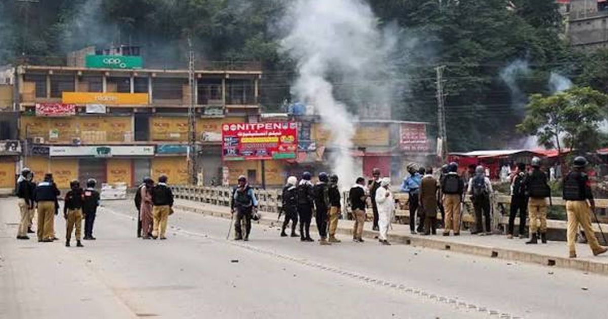 Bloody-clashes-in-Pakistan-kill-30