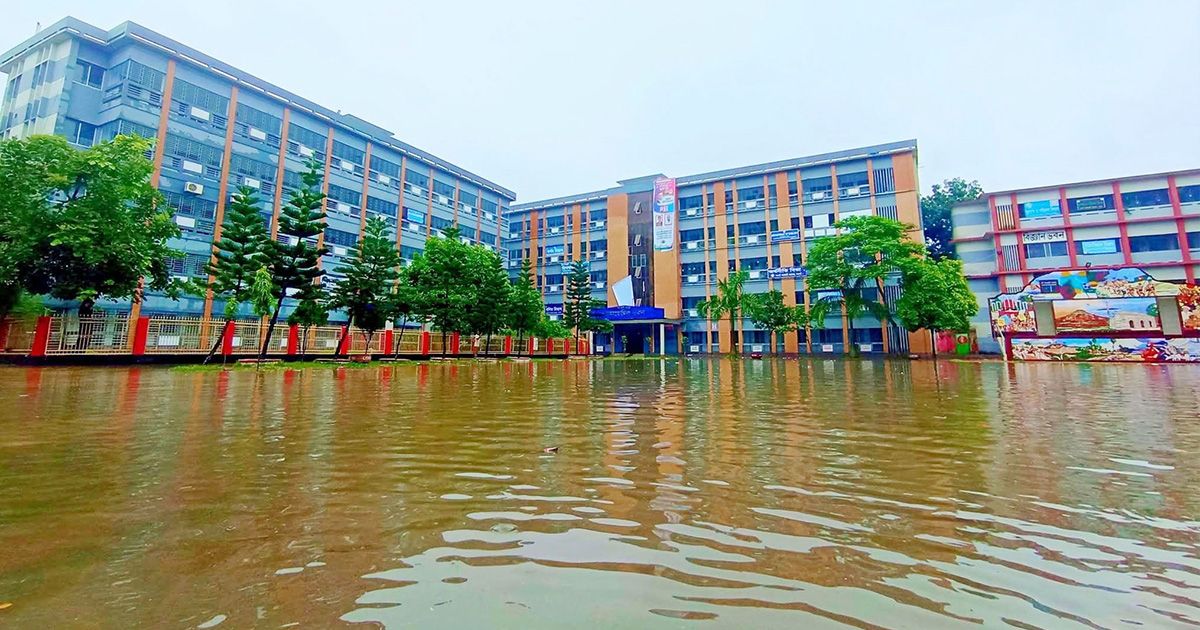 Residents-of-Naogaon-are-suffering-from-waterlogging-due-to-continuous-rain-of-20-hours