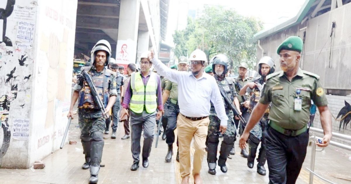Special-operation-to-clear-illegal-encroachment-under-metro-station