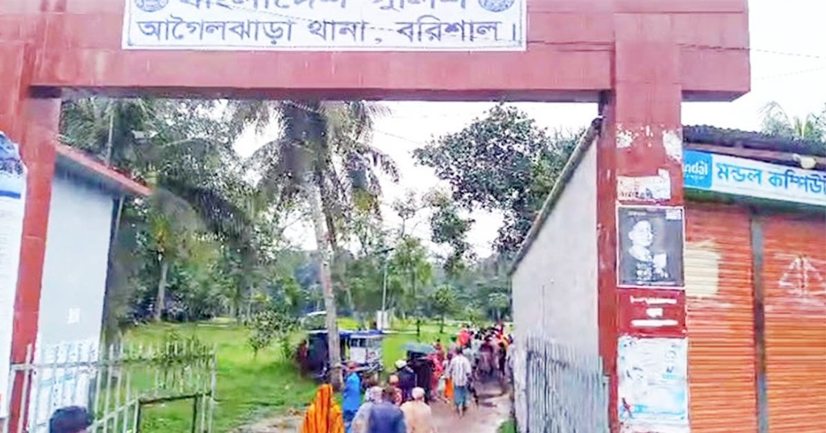 Phulshree-village-is-deserted-due-to-fear-of-arrest-after-entering-Agailjhara-police-station-and-attacking-the-police 