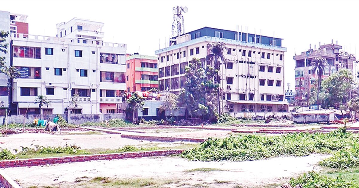 Many-buildings-are-being-constructed-by-filling-the-wetlands-and-are-at-risk-of-construction