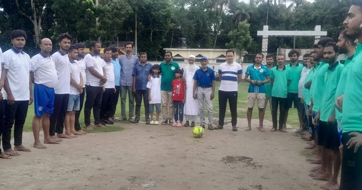 A-friendly-football-match-was-held-at-Magura-under-the-auspices-of-the-Press-Club
