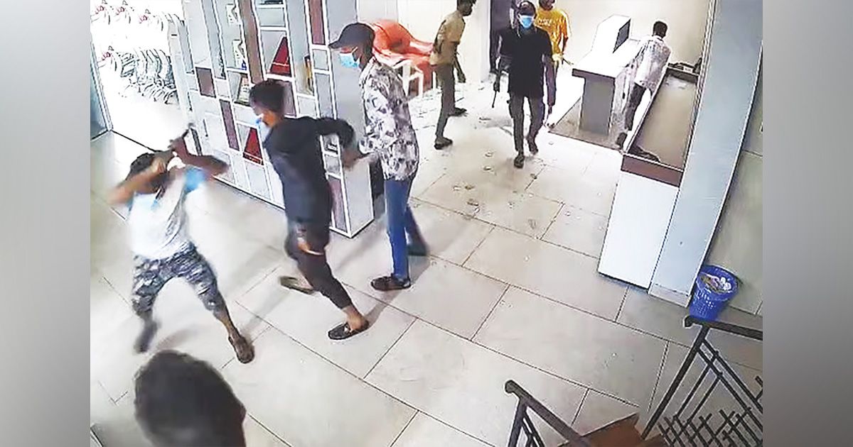 35-lakh-rupees-looted-in-a-business-in-Chittagong