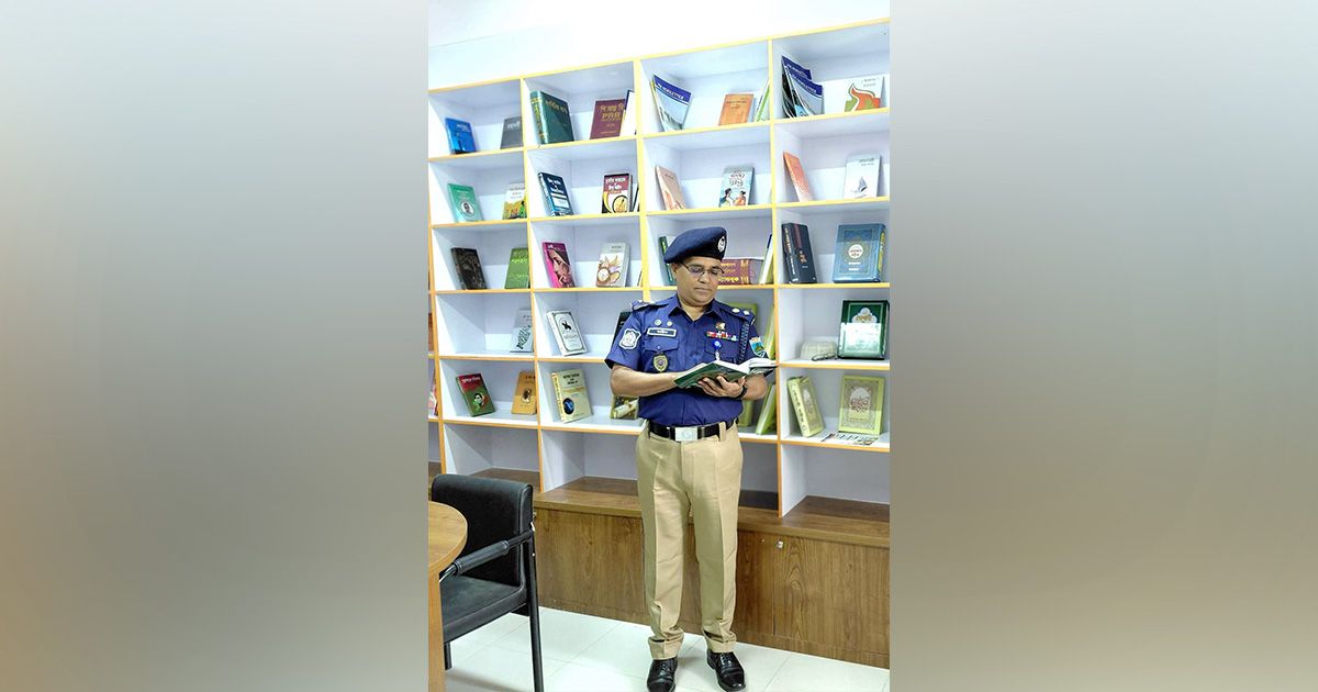 An-exceptional-initiative-of-Police-Lines-in-Naogaon-started-the-journey-of-Library-Batighar