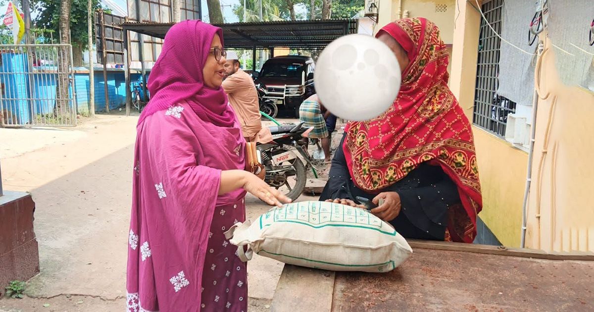 UNOs-assistance-to-abandoned-mother-child-in-Keshavpur-hospital