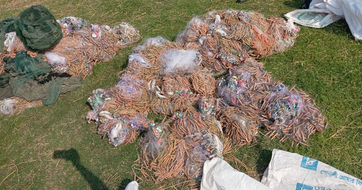 তাড়াশে অবৈধ কারেন্ট জাল জব্দের পর ধ্বংস