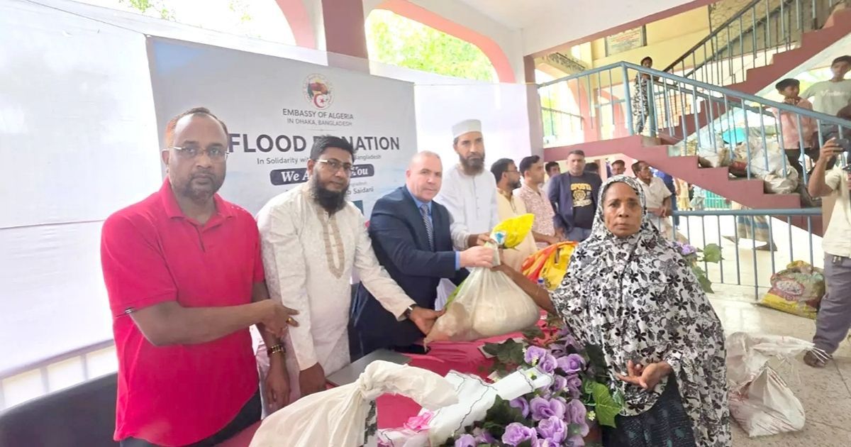 Algerian-ambassador-distributes-relief-to-flood-victims