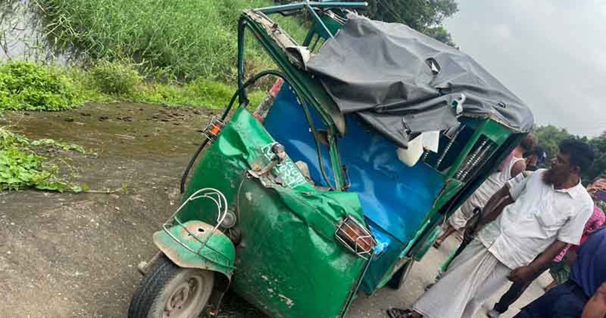 1-killed-3-injured-in-Singair-truck-CNG-collision