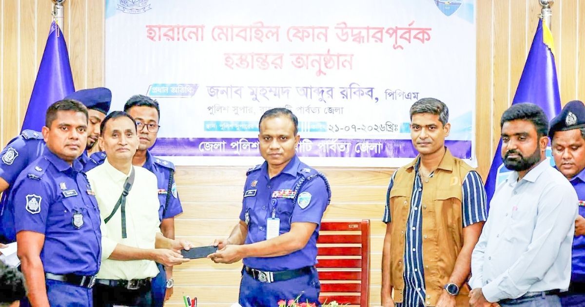 47-mobile-phones-recovered-in-Rangamati-have-been-handed-over-to-their-owners