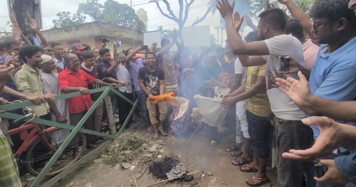Demand-exemplary-punishment-for-burning-effigy-of-MP-Gazi-Nazrul-in-Shyamnagar