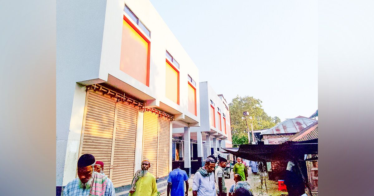 In-Bhangura-the-rural-market-worth-one-and-a-half-crore-rupees-has-not-opened-even-in-6-years
