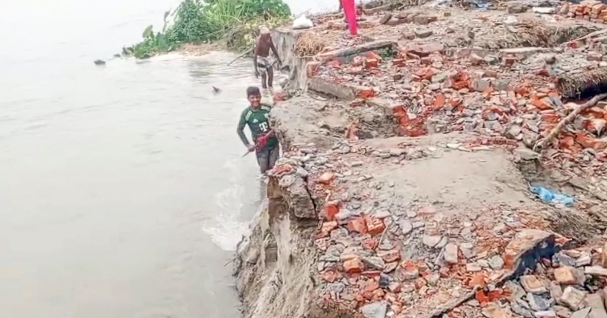 Victims-demand-rehabilitation-of-8-houses-destroyed-by-Teesta-river-in-Gangachara