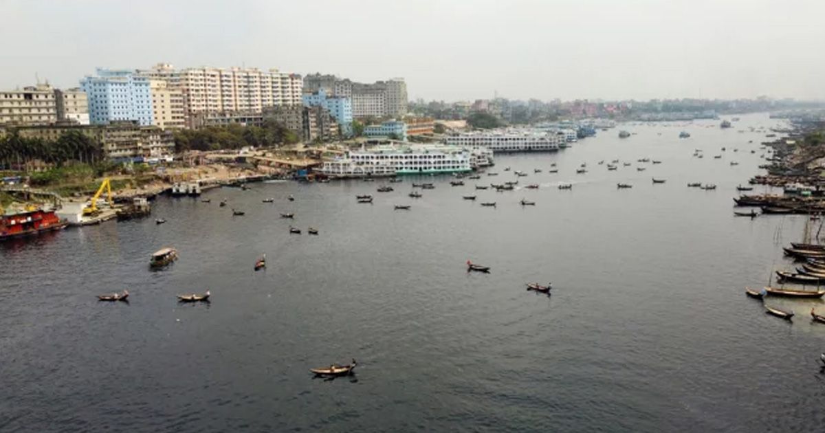 Floating-body-of-young-man-recovered-from-Buriganga-in-Keraniganj