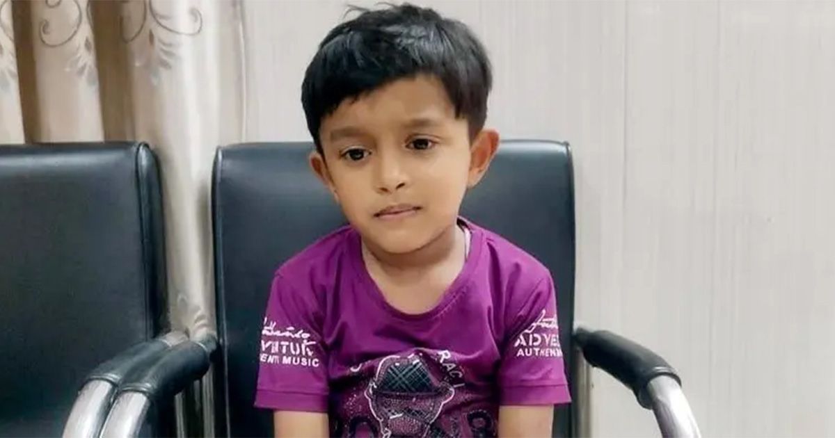 Sumayya-the-child-who-was-rescued-in-Syedpur-returned-to-her-fathers-arms