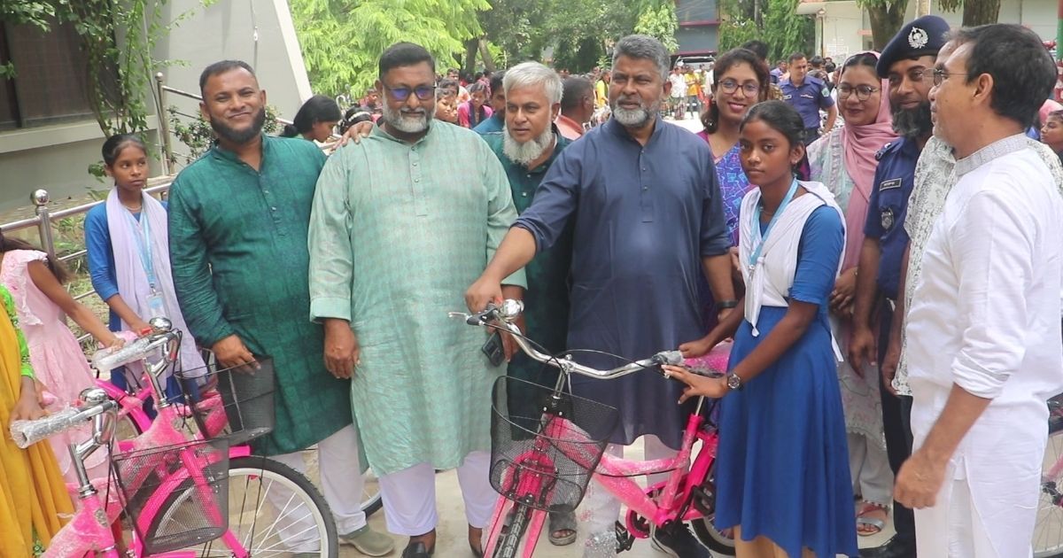 Providing-bicycles-to-82-students-and-sewing-machines-to-55-women-in-Mahadevpur