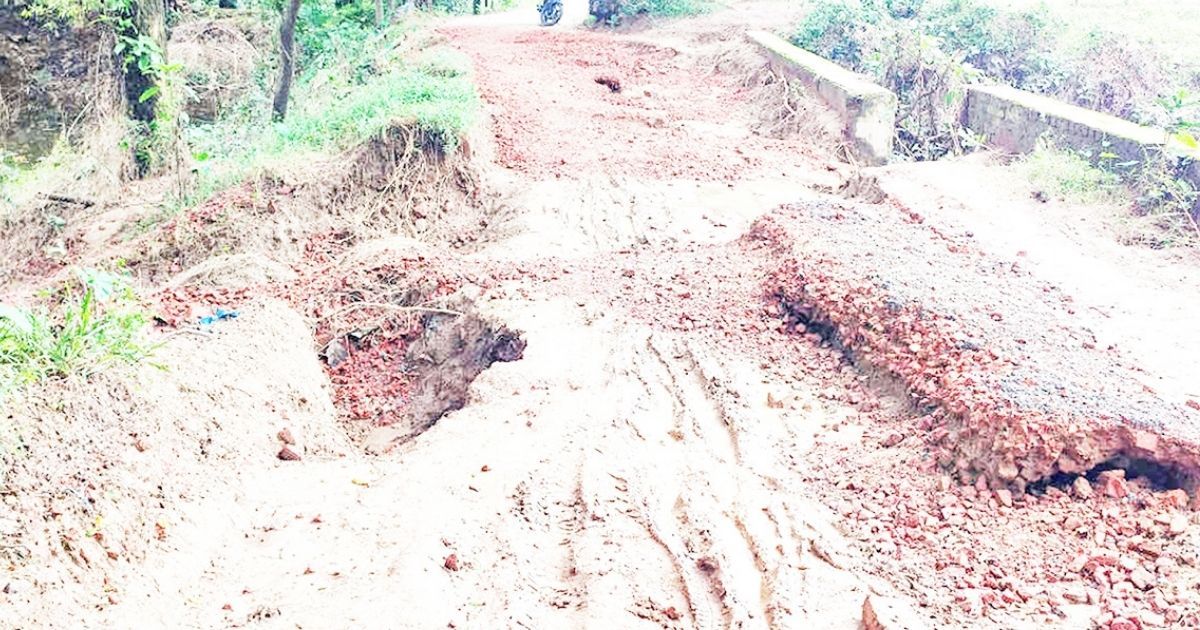 Four-unions-of-Satkania-are-suffering-due-to-road-collapse-due-to-mountain-landslides