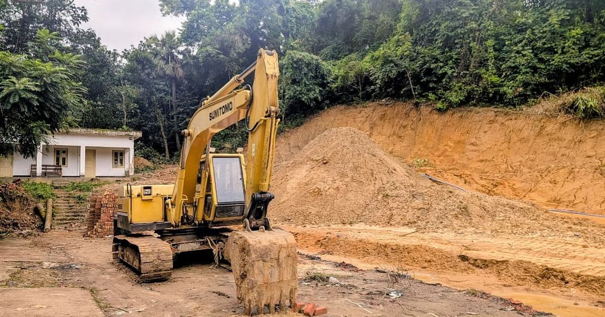 In-Chabi-the-construction-of-buildings-without-complying-with-the-law-is-cutting-the-hill