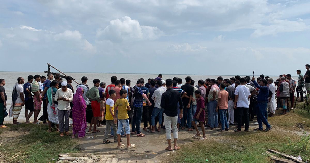 6-father-and-son-are-missing-rescued-alive-in-Rajshahis-Padma-boat-accident
