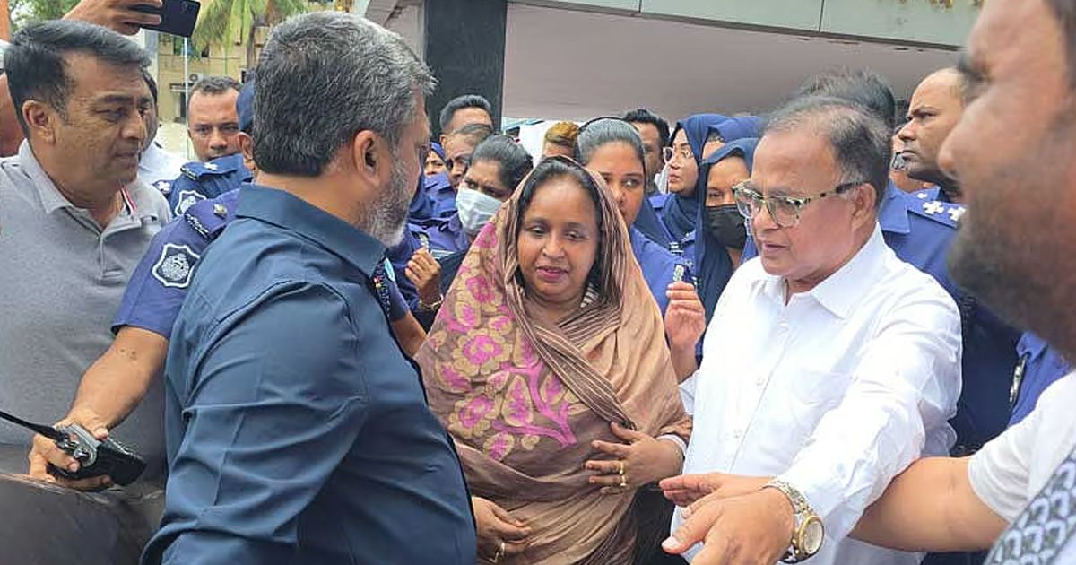 Former-mayor-IV-appeared-in-court-in-Narayanganj