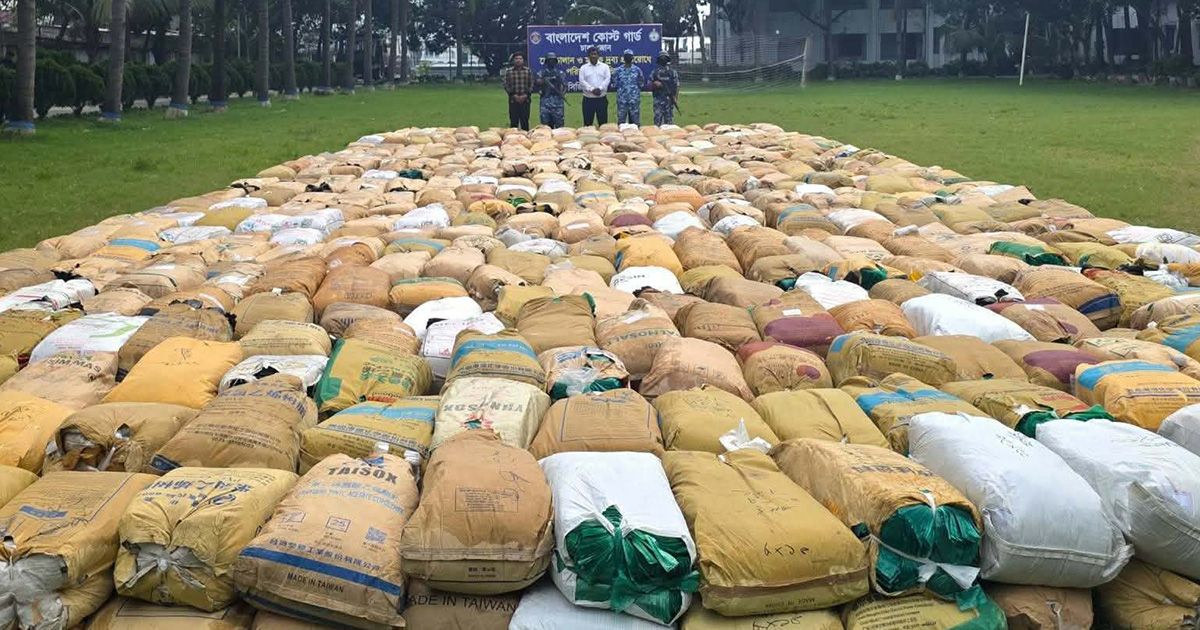 Banned-polythene-seized-from-Lalbagh-in-the-capital-by-Coast-Guard