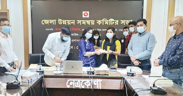 নেত্রকোনার ৪ শিক্ষার্থীকে জেলা প্রশাসনের শিক্ষা সহায়তা প্রদান