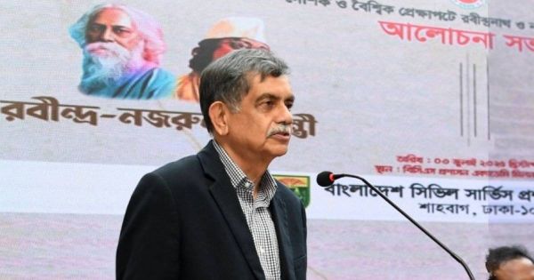 রবীন্দ্রনাথ ও নজরুল দুজনই জীবন ঘনিষ্ঠ কবি ছিলেন