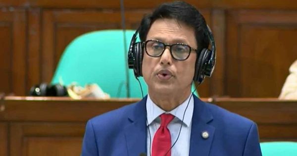 বড়দিনের আগেই শিক্ষার্থীদের হাতে 
নতুন বই পৌঁছে দেওয়া হবে: শিক্ষামন্ত্রী
