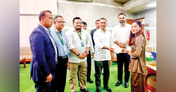 বাড়ি নির্মাণে প্রধানমন্ত্রীর আর্থিক সহায়তা পেলেন ঋতুপর্ণা