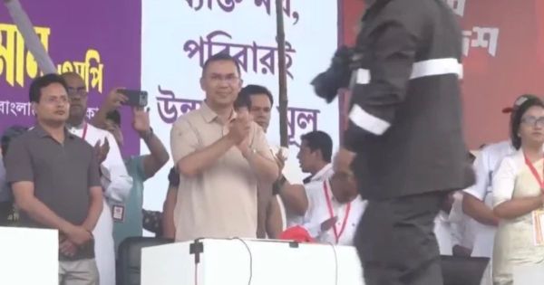 শ্রীমঙ্গলে অনুষ্ঠান মঞ্চে প্রধানমন্ত্রী