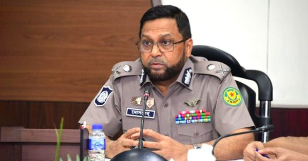 ঢাকা মহানগরের থানাগুলোকে দালালমুক্ত রাখার নির্দেশ দিলেন ডিএমপি কমিশনার